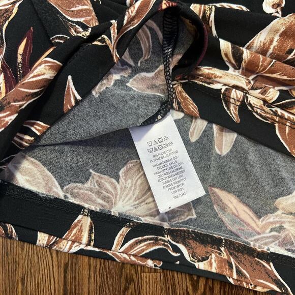 Black tropical print blouse tahari - Picture 3 of 4